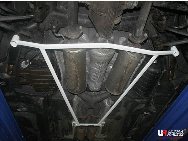 Barra Inferior Trasera Ultra Racing (3269) para Ssangyong Chairman W 3.6 2WD/4WD 08-17