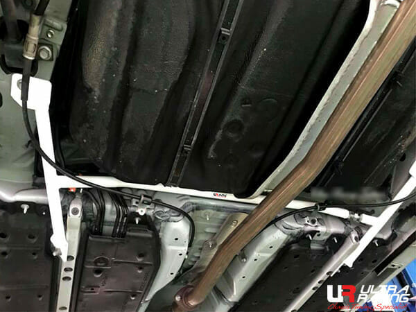 Barra Inferior Trasera Ultra Racing (3466A) Lexus ES 250 (XV60) 12-18