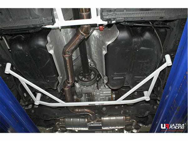 Barra Inferior Trasera Ultra Racing (3612) Audi A3 (TYP 8V) / Golf GTI MK7