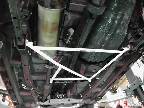 Barra Inferior Trasera (3762) Ultra Racing para Toyota Avanza (F652) 1.5 2WD 16-18