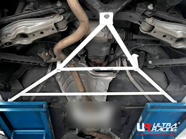 Barra Inferior Trasera Ultra Racing (2962) para BMW 3 E91 (320d) 2.0D 2WD ESTATE 04-13