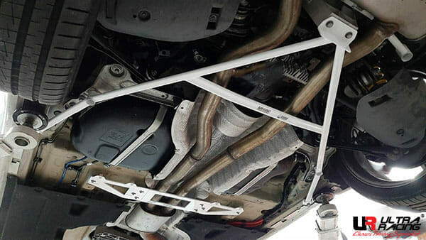 Barra Inferior Trasera Ultra Racing (4003) para BMW G02 (X4) 3.0T 4WD 18+