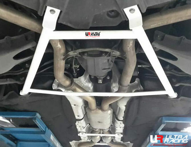 Barra Inferior Trasera (2936) Ultra Racing para Mercedes S212 E250/X218 CLS 350 2WD