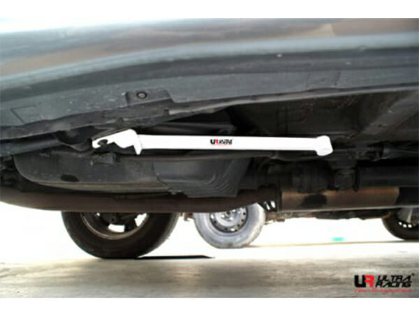 Barra Inferior Trasera Ultra Racing (1360P) para Toyota Harrier (XU10) 2.2 2WD 99-03