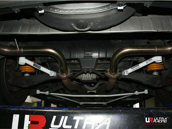 Barra Inferior Trasera (3295P) Ultra Racing para Lexus SC 430 (Z40) 09-14