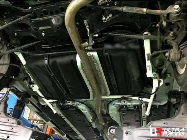 Barra Inferior Trasera (3467P) Ultra Racing para Lexus ES 250 (XV60) 2.5 V6 12-18/300H (XV60) 2.5 15-18 2WD