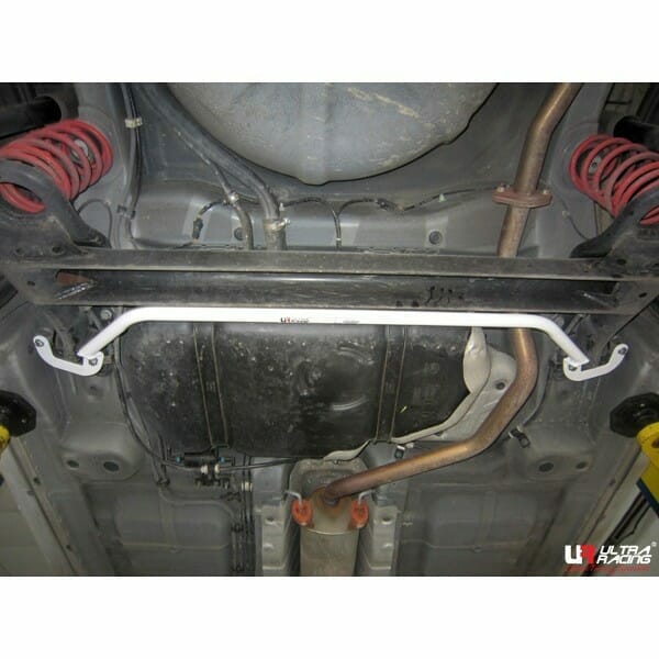 Barra Inferior Trasera Ultra Racing (1811) para Roewe 350 1.5 2WD 10-15