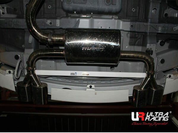 Barra de Torsión Trasera Ultra Racing (2257) Ssangyong Korando Turismo 2.0D 4WD 12-18