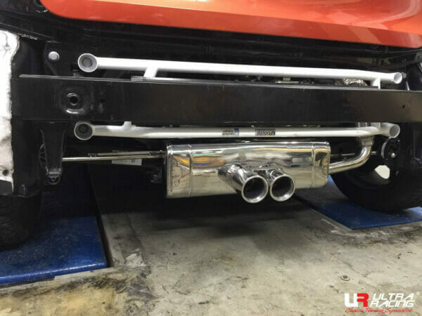 Barra de Torsión Trasera Ultra Racing (3427) para Smart Fortwo (W453) 2WD LHD/RHD 14+