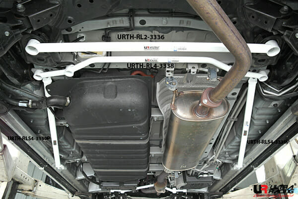 Refuerzos Inferiores Traseros 3339P Ultra Racing para Toyota Alphard AH30