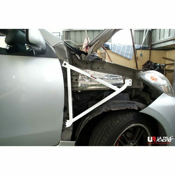 Soportes de Aleta Ultra Racing (1386P) Toyota Avanza (F600) 1.3 2WD 03-11