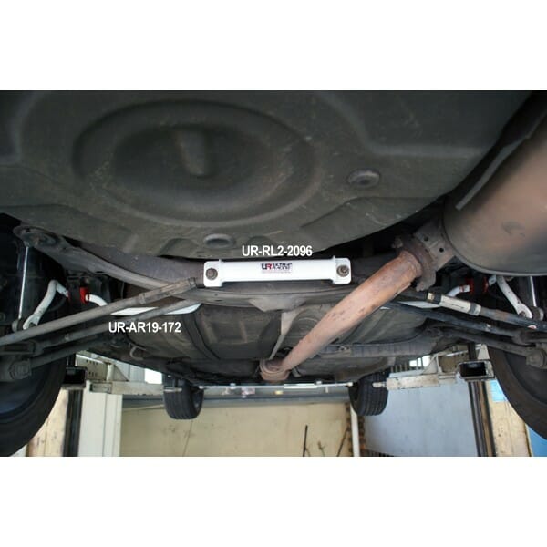 Barra Inferior Trasera Ultra Racing (2096) Toyota Camry (XV10) 2.2 92-96/Solara 3.0 98-03 2WD