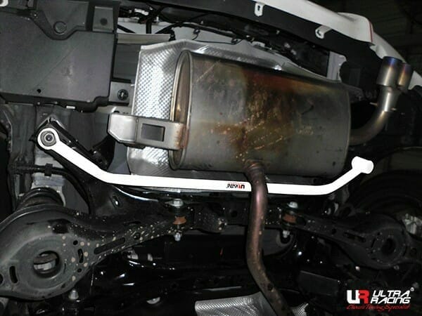 Barra Inferior Trasera Ultra Racing (3843) para Toyota Auris (E210) 2.0 HB 19+/CH-R 1.2T/1.8 18+ 2WD