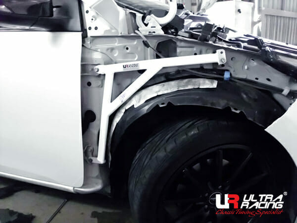 Soportes de Aleta (540P) Ultra Racing para Toyota Corolla Altis (E170) 1.8/2.0 2WD 13-18