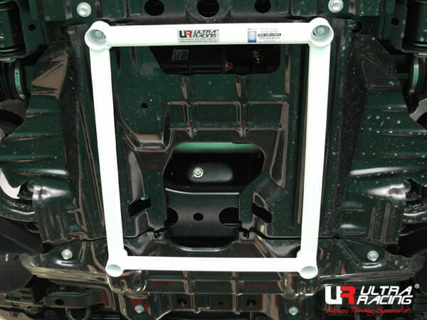 Barra Refuerzo Inferior Delantera Ultra Racing Toyota Fortuner (AN150) 15+