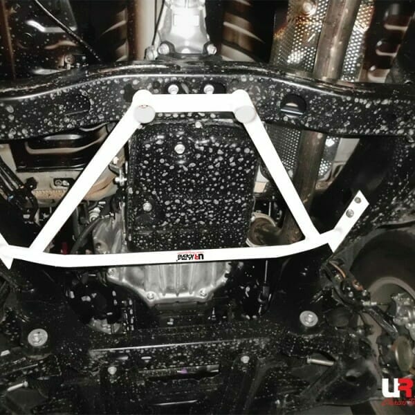Barra Refuerzo Inferior Delantera Ultra Racing Toyota Hilux Revo (AN120) 15+