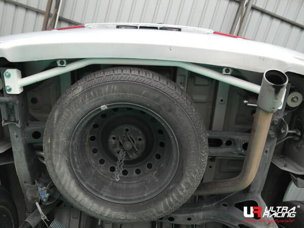 Barra de Torsión Trasera Ultra Racing (3537) para Toyota Innova (AN40) 2.0 2WD 11-15
