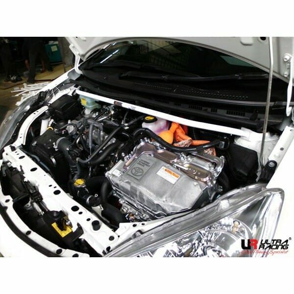 Barra de Torretas Superior Delantera Ultra Racing para Toyota Prius C (NHP10) 1.5 2WD 11-21 (1936)