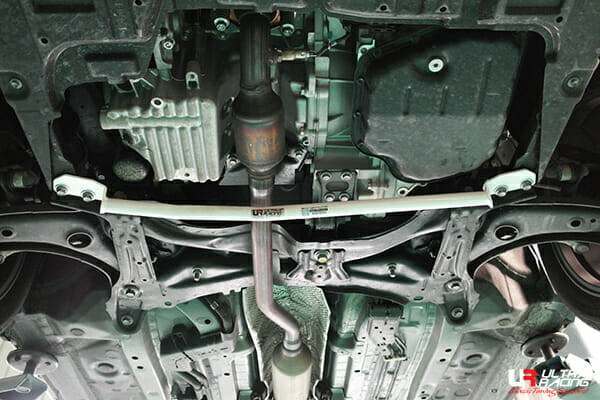 Barra Inferior Delantera Ultra Racing (3799) para Toyota Sienta (XP170) 1.5 2WD 15+