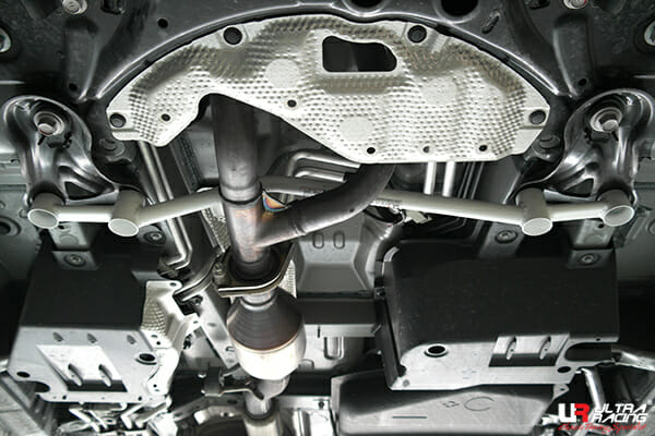 Barra Refuerzo Inferior Central Ultra Racing (3482) Toyota Alphard (AH30) 3.5 V6 15-17/Vellfire 3.5 15+ 2WD/4WD