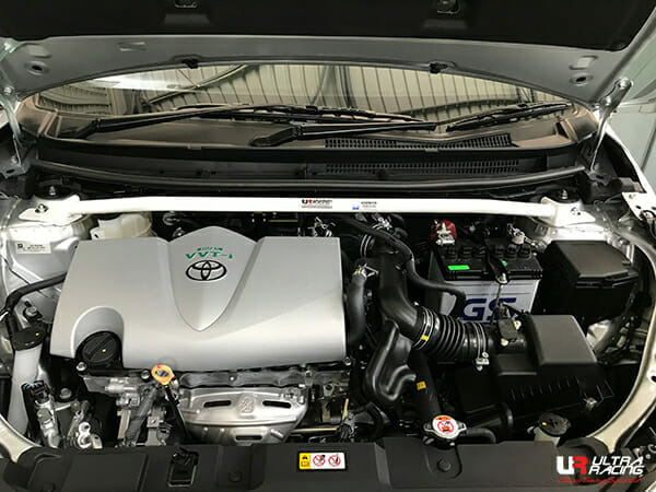Barra de Torretas Superior Delantera Ultra Racing (3749) para Toyota Vios 1.5 2WD 16+