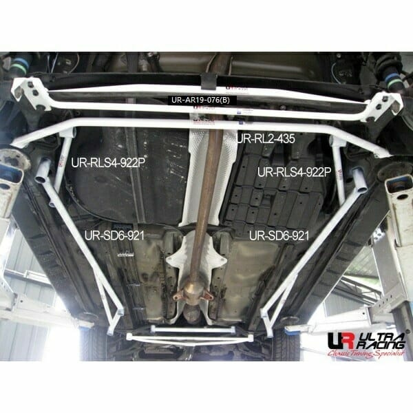 Barra Inferior Trasera (435) Ultra Racing para Toyota Wish (AE10) 1.8 2WD 03-17