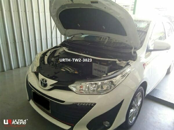 Barra de Torretas Superior Delantera Ultra Racing (3823) para Toyota Yaris Ativ (XP150) 1.5 2WD Tailandia (17+)