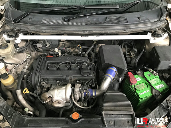 Barra de Torretas Delantera Superior Ultra Racing (1774) para Proton Preve/Suprima 1.6T