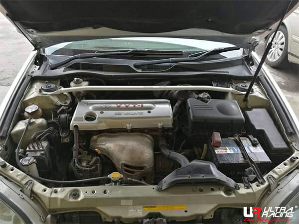 Barra de Torretas Superior Delantera Ultra Racing para Toyota Camry (XV30) 2.4 2WD 02-06 (248)