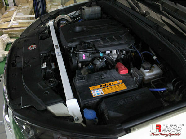 Barra de Torretas Superior Delantera Ultra Racing (2650) para Ssangyong Korando Sport 2.0D/2.9D 2WD/4WD 12-18
