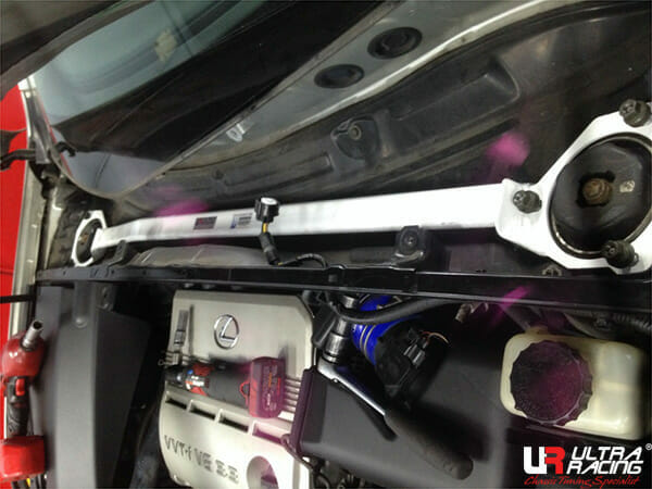 Barra de Torretas Delantera Superior Ultra Racing (2948) para Lexus RX 330 (XU30) 03-08