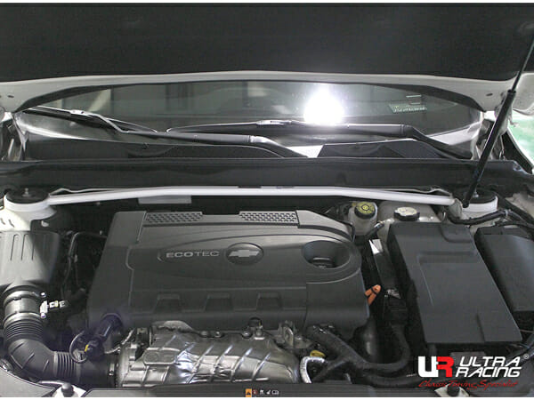 Barra de Torretas Delantera Superior Ultra Racing (3072) para Chevrolet Malibu 2.4 2WD LHD 13-15