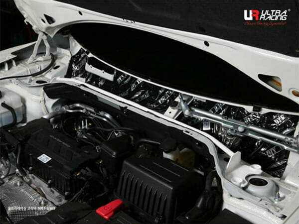 Barra De Torretas Superior Delantera Ultra Racing (3242) Para Ssangyong Tivoli 1.5T/1.6/1.6T 2WD 15+