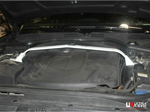 Barra de Torretas Superior Delantera Ultra Racing (3265) para Ssangyong Chairman W 3.6 2WD/4WD 08-17