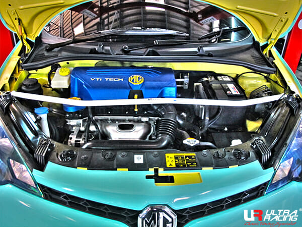 Barra de Torretas Delantera Superior Ultra Racing (3341) para MG 3 1.3 2WD Tailandia 11+