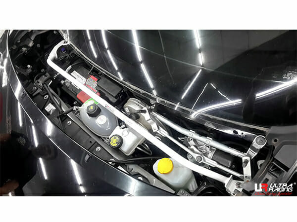 Barra de Torretas Delantera Superior Ultra Racing (3424) para Smart Fortwo (W453) 2WD LHD 14+