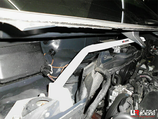 Barra de Torretas Delantera Superior Ultra Racing (3535) VW Sharan (TYP 7N) 2.0 TDI 10+