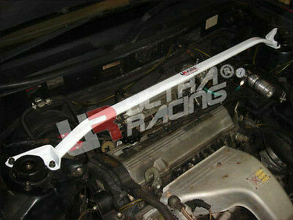Barra De Torretas Superior Delantera Ultra Racing Para Toyota Camry (XV10) 2.2 2WD 92-96 (365)
