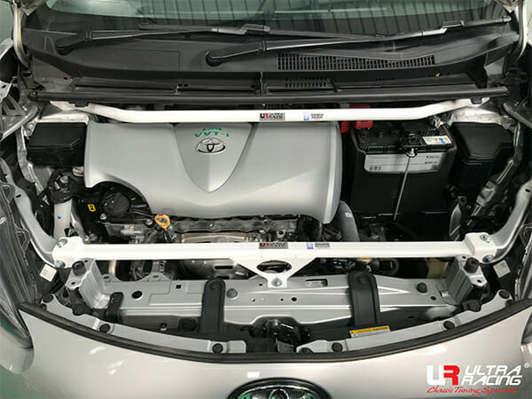 Barra de Torretas Superior Delantera Ultra Racing (3767) para Toyota Sienta (XP170) 1.5/1.8 2WD 15+