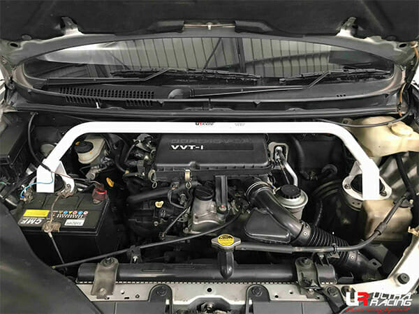 Barra de Torretas Delantera Superior Ultra Racing 3774 para Toyota Avanza F600 1.3/1.5 2WD 03-11