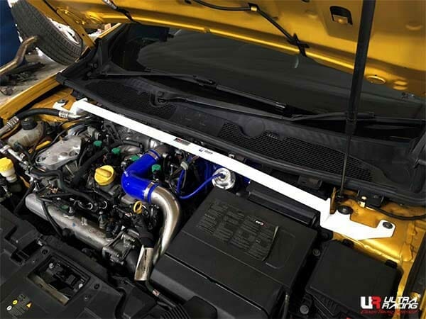 Barra de Torretas Delantera Superior Ultra Racing para Renault Megane III RS