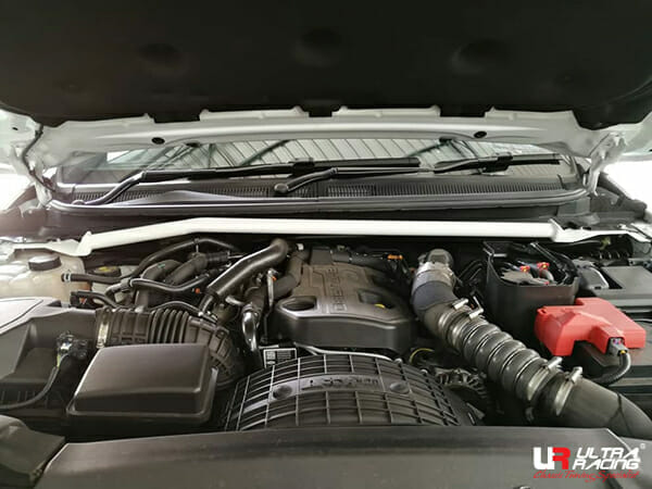 Barra de Torretas Superior Delantera Ultra Racing (3968) para Ford Ranger Wildtrack 2.0T 4WD FL 19+
