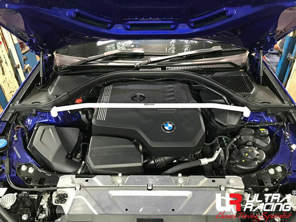 Barra de Torretas Delantera Superior Ultra Racing (4108) para BMW 3 G20