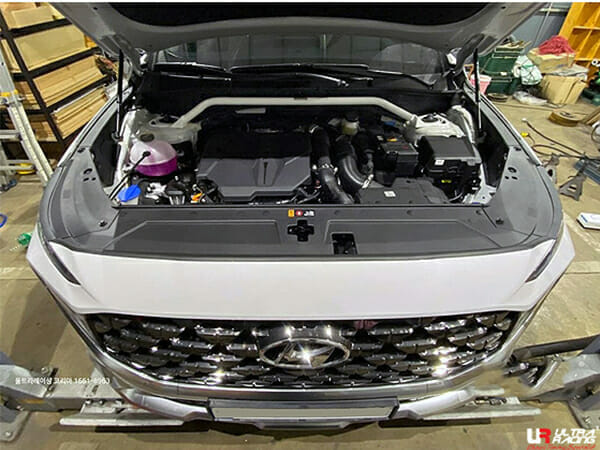 Barra De Torretas Superior Delantera Ultra Racing (4183) Para Kia Sorento (MQ4) 2.2D 2WD/4WD 20+