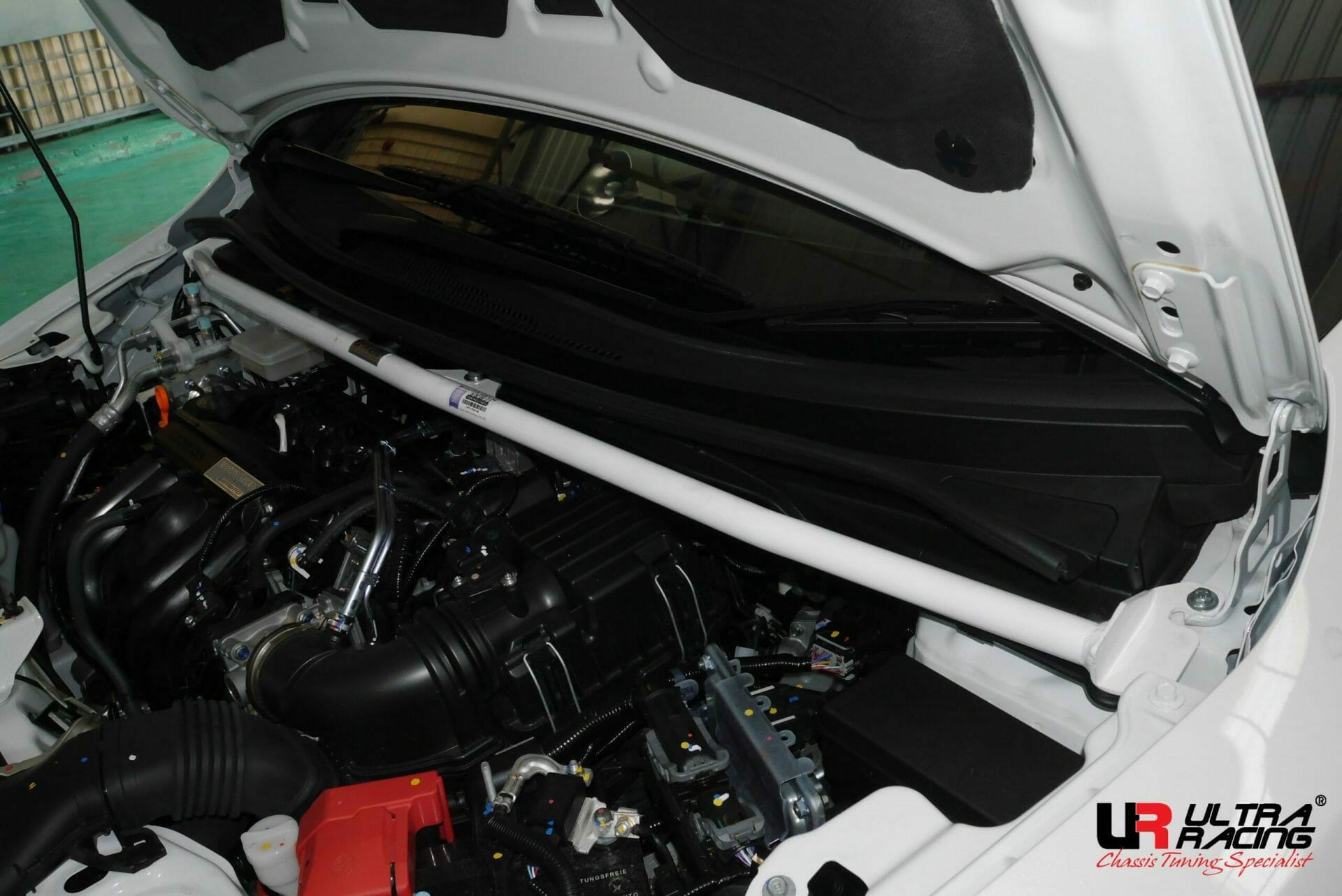 Barra de Torretas Delantera Superior Ultra Racing para Honda Jazz/Fit GK14+