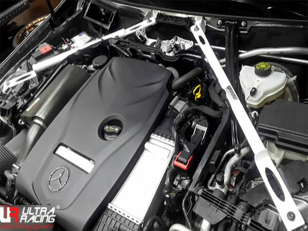 Barra De Torretas Superior Delantera Ultra Racing (3905P) Para Mercedes S213 E300 3.0T 2WD 16+