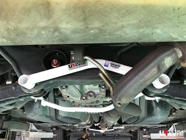 Barra Inferior Trasera Ultra Racing (3389) para Mitsubishi ASX 2.0 4WD 10+