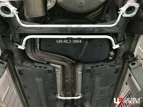 Barra Inferior Trasera Ultra Racing (3904) para Volkswagen Polo MK5 (TYP 6R) 1.2 TSI/1.4 TSI 2WD 10-17