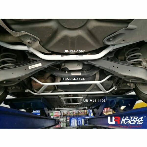 Barra Inferior Trasera Ultra Racing (1567) para Volkswagen Jetta A5 (TYP 1K)