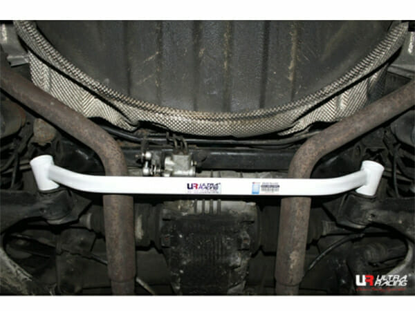 Barra Inferior Trasera Ultra Racing (3608) para BMW 7 E38 (728i) 2.8 2WD 94-01